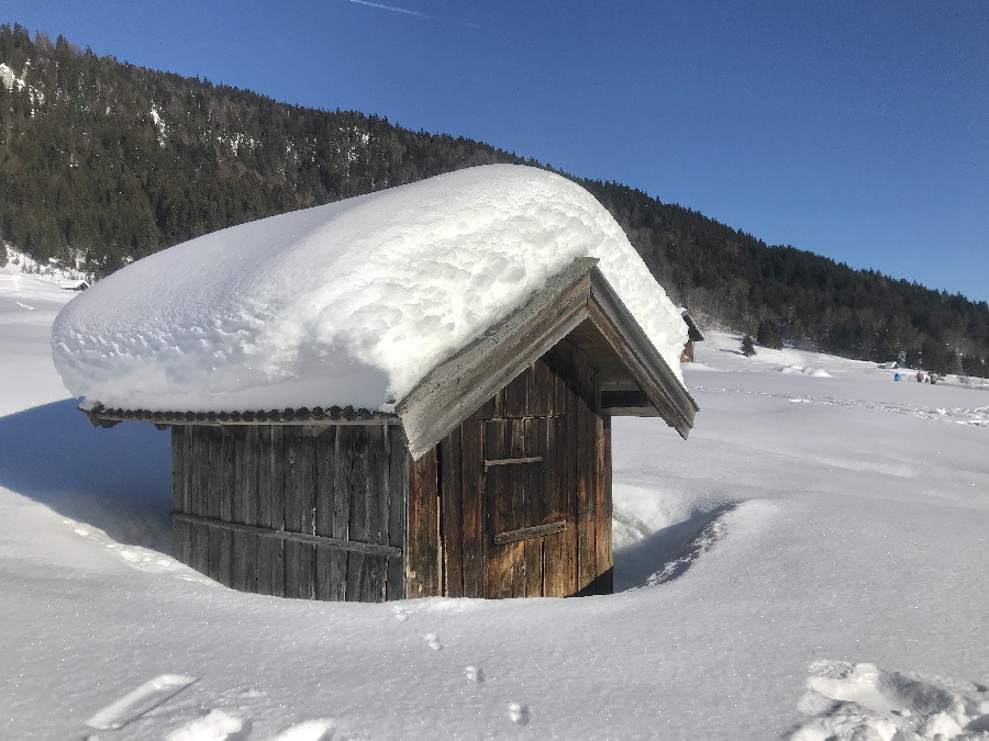 Mittenwald Schneeschuhwandern und die Winterlandschaft geniesse. Das mag ich!