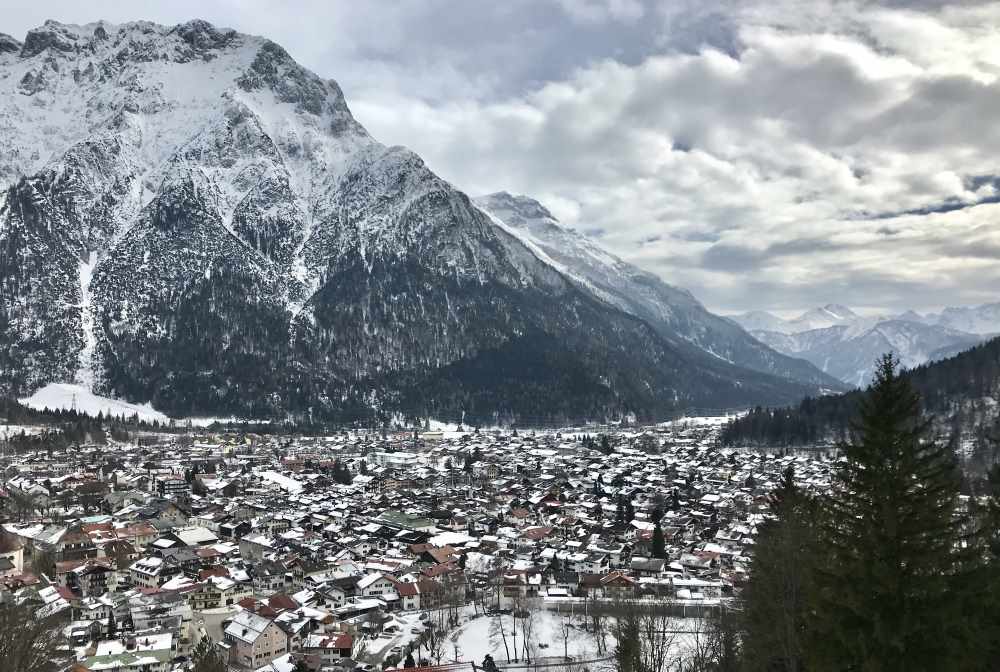 Winterurlaub Bayern: Auf dem Panoramaweg aus Mittenwald zum Lautersee und Ferchensee winterwandern