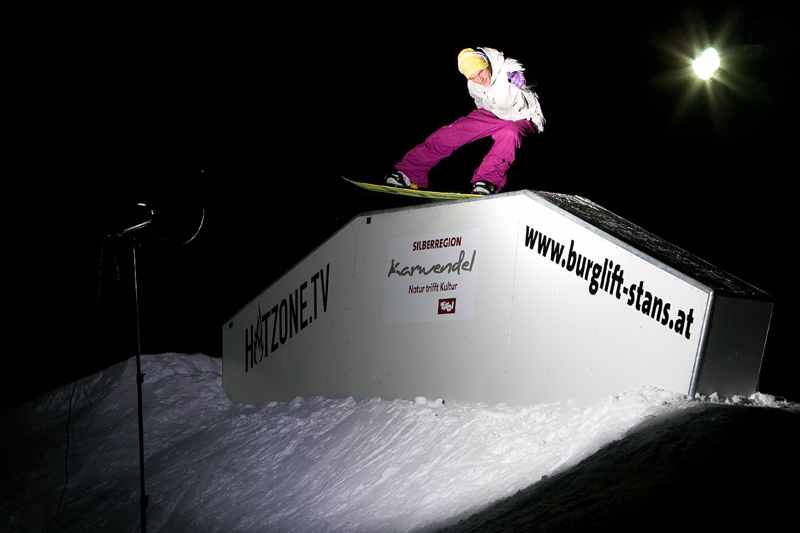 Nachtskifahren in Stans am Burglift - der beleuchtete Boarderpark