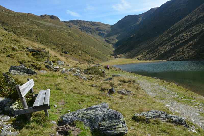 Der Nafingsee am Inntaler Höhenweg - zu kalt zum Baden, aber toll für eine Rast