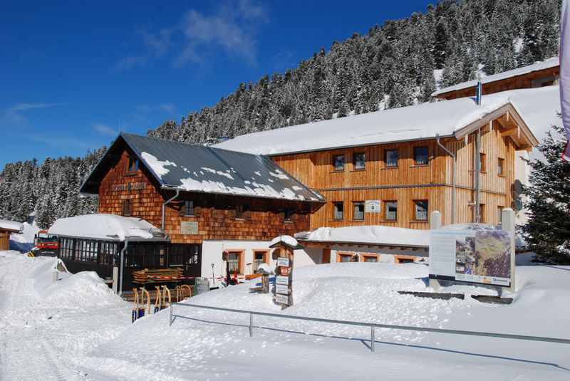 Das tauscht er für die Wintersaison mit der Weidener Hütte