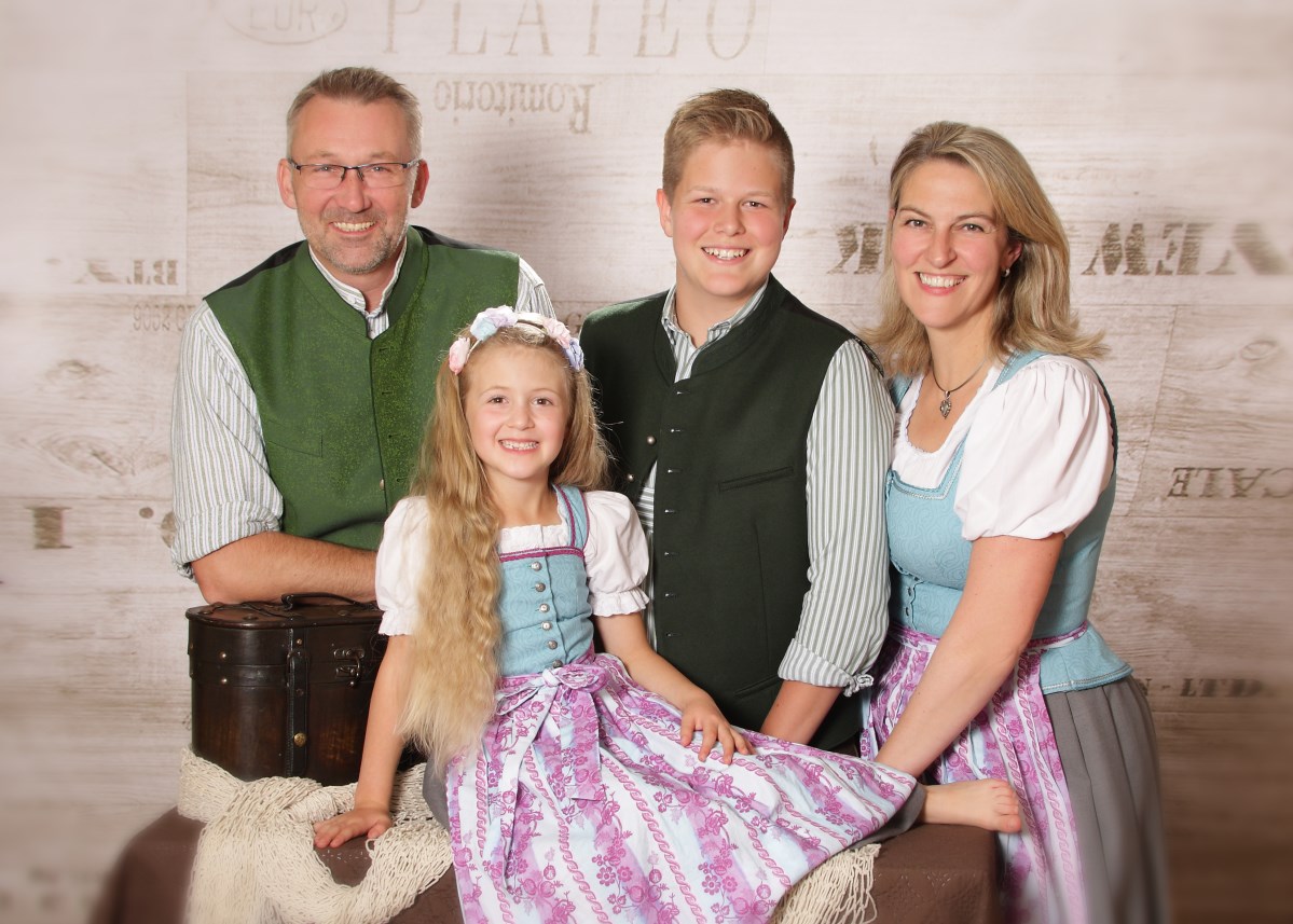Gasthof Post in Wallgau: Die Familie Bernhard Neuner jun. führt die Familientradition fort, Bild: Familie Neuner