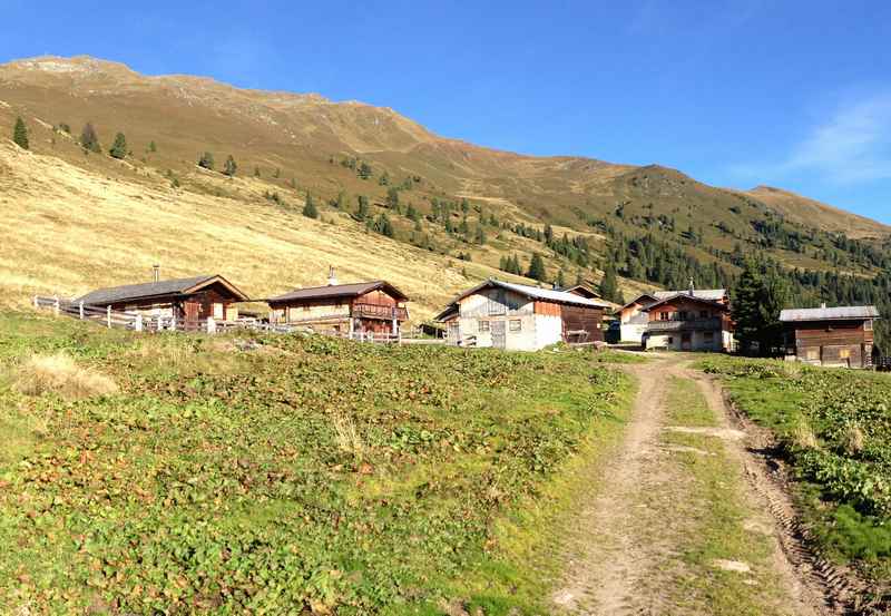 Auf die Nonsalm mountainbiken in den Tuxer Alpen, ab Weerberg