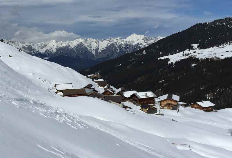 Blick über die Nurpensalm in den Tuxer Alpen, hinten das Karwendelgebirge