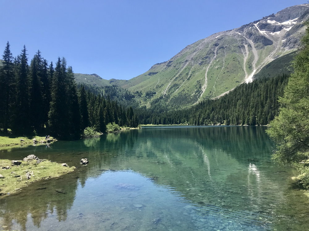 Schön, aber versteckt in den Alpen: Der Obernberger See in Tirol