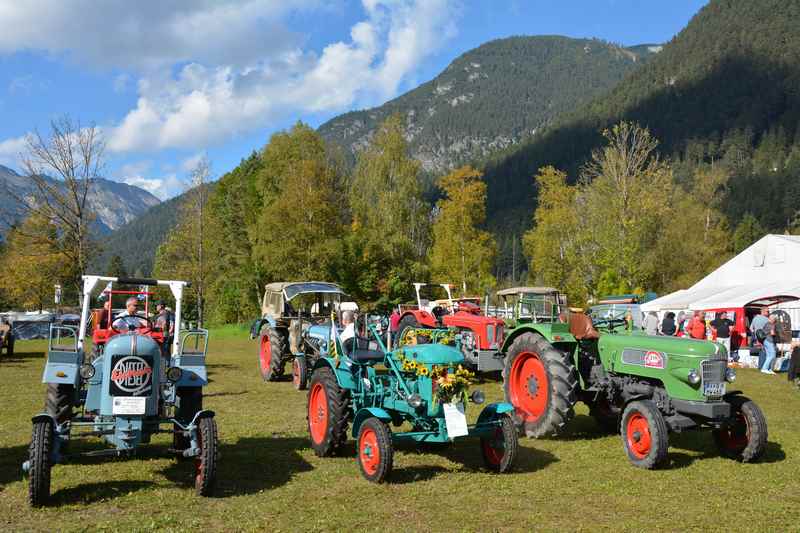 Anlaß für einen Oktober Urlaub im Karwendel: Das Traktortreffen am Achensee