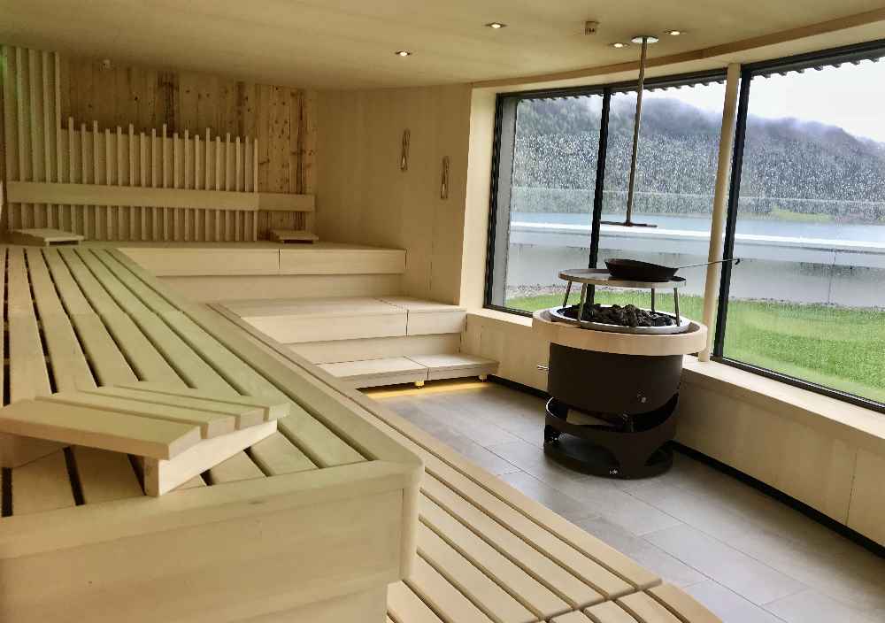 Eine warme Sauna gehört im Oktober Urlaub im Karwendel dazu - so wie hier im Atoll am Achensee