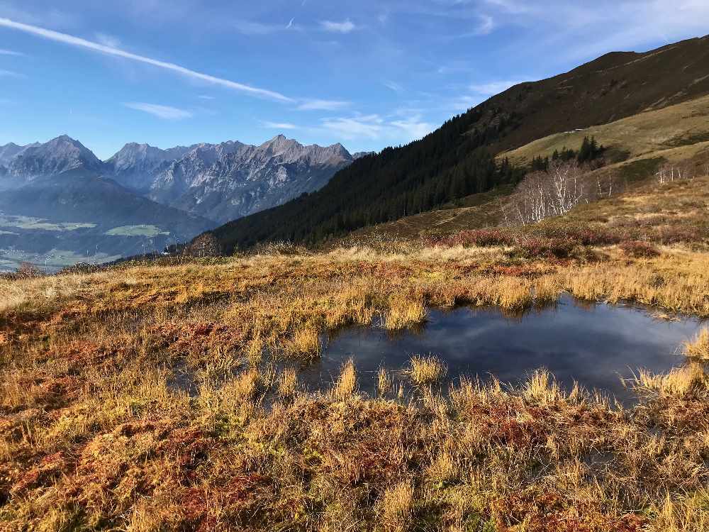 So schön bunt ist die Landschaft im Oktober zum Wandern im Karwendel