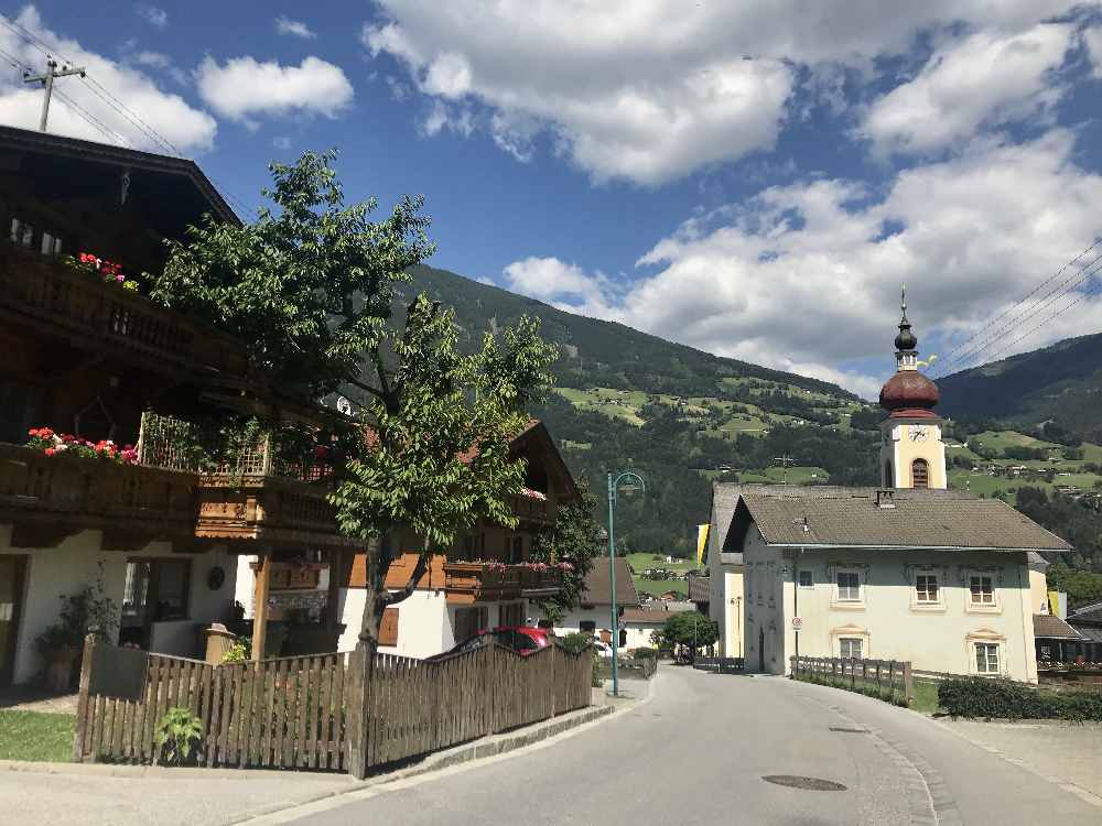 Das typische Ortsbild der Orte im Zillertal