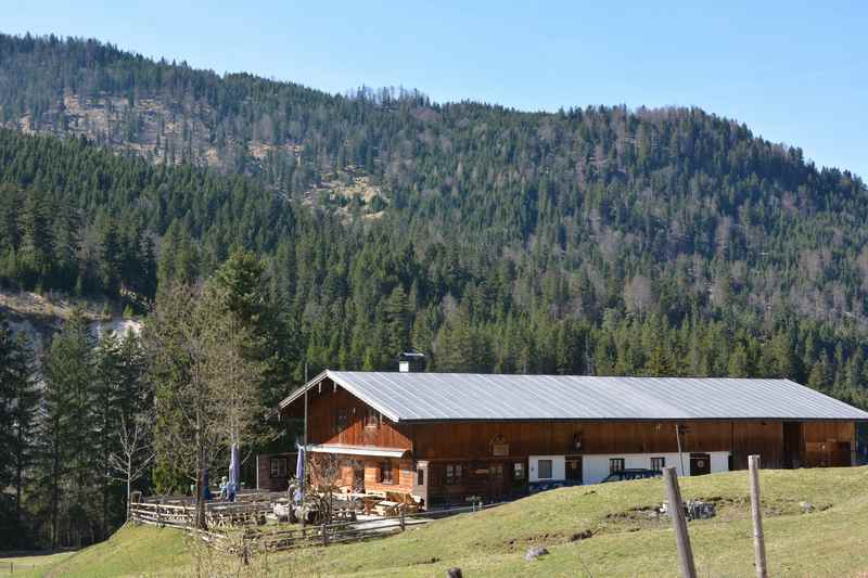 Das ist die Oswaldhütte zwischen Vorderriß und Hinterriß im Karwendel