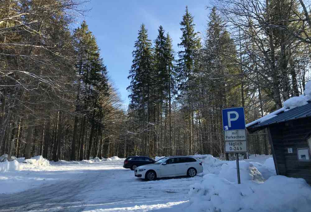 Das ist der Parkplatz in Fall beim Sylvensteinsee