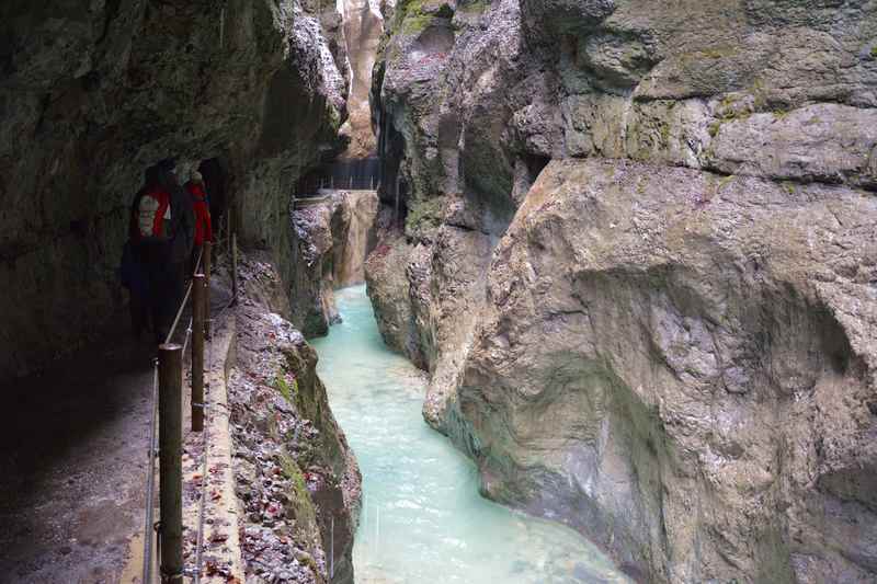 Durch die Partnachklamm wandern im Wetterstein bei Garmisch Partenkirchen