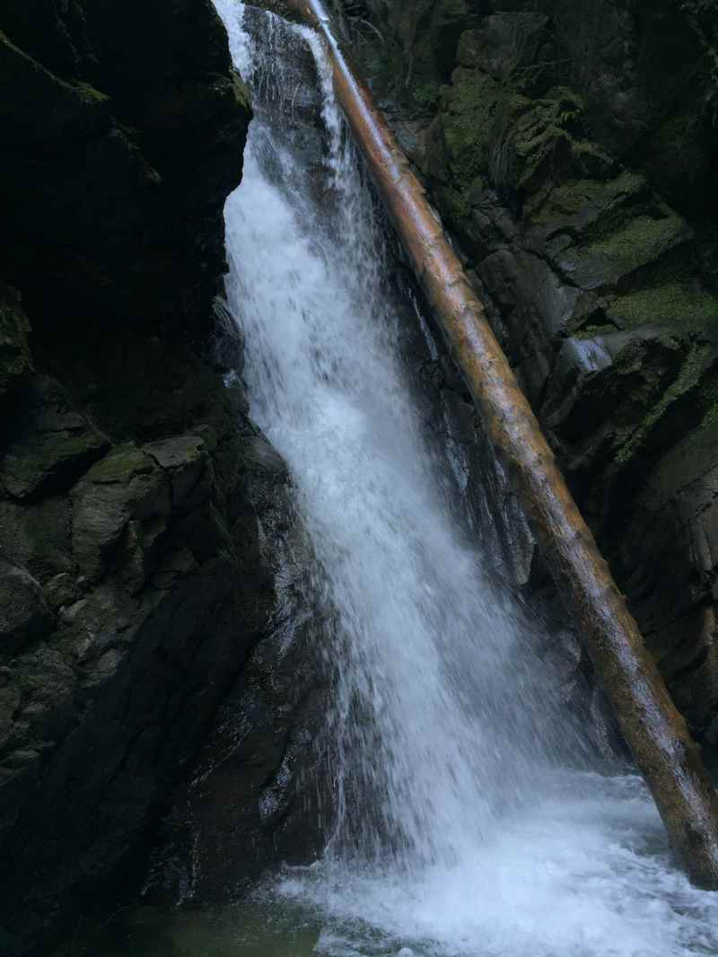 Der eher unbekannte Piller Wasserfall in Tirol 