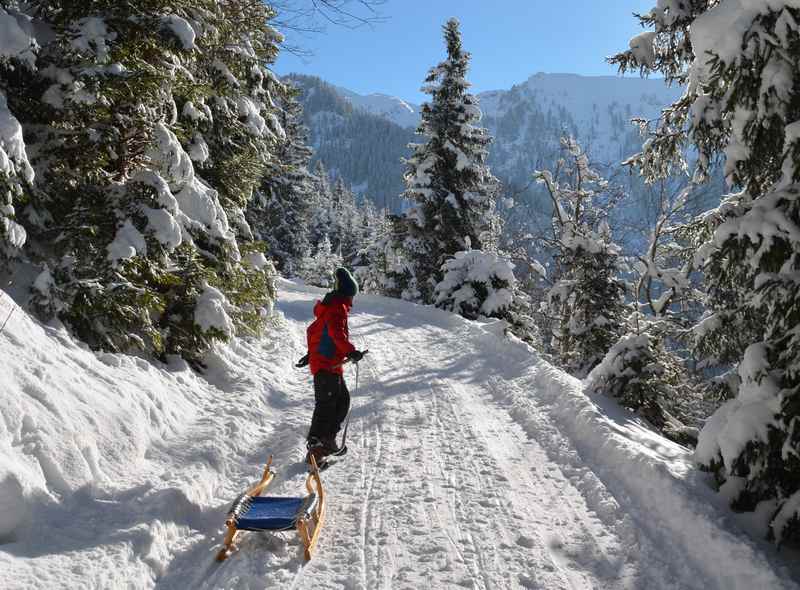 Die Pirchnerast Rodelbahn in Schwaz: Von der Einkehr bei der Pirchnerast zum Plumpmoos winterwandern