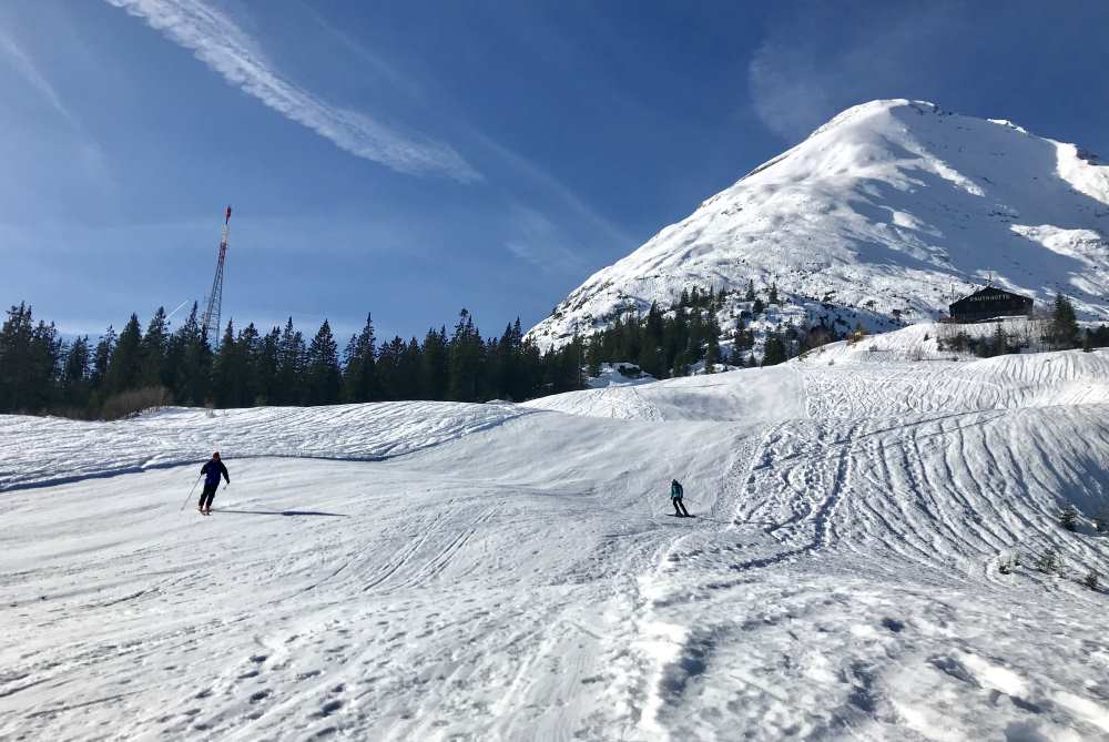 Leichte Skitour auf der Piste bei Seefeld: Pistenskitour zur Rauthhütte in Leutasch unterhalb der Hohen Munde