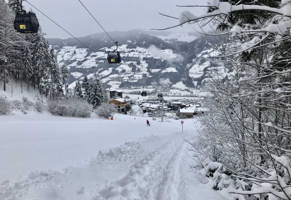 Neben der Skipiste gehe ich aus Fügen heraus 