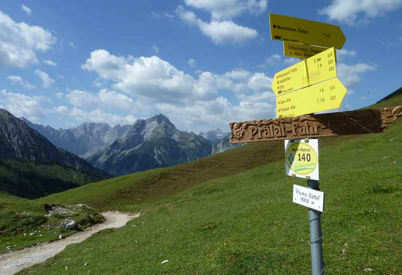 Das Plumsjoch, 1669m. Der Sattel zwischen dem Rißtal mit dem Ahornboden und dem Achensee im Karwendel