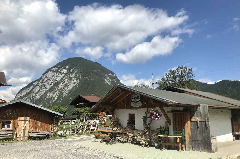 Das ist die kleine unscheinbare Hütte in der Leutasch - Poli´s Hütte