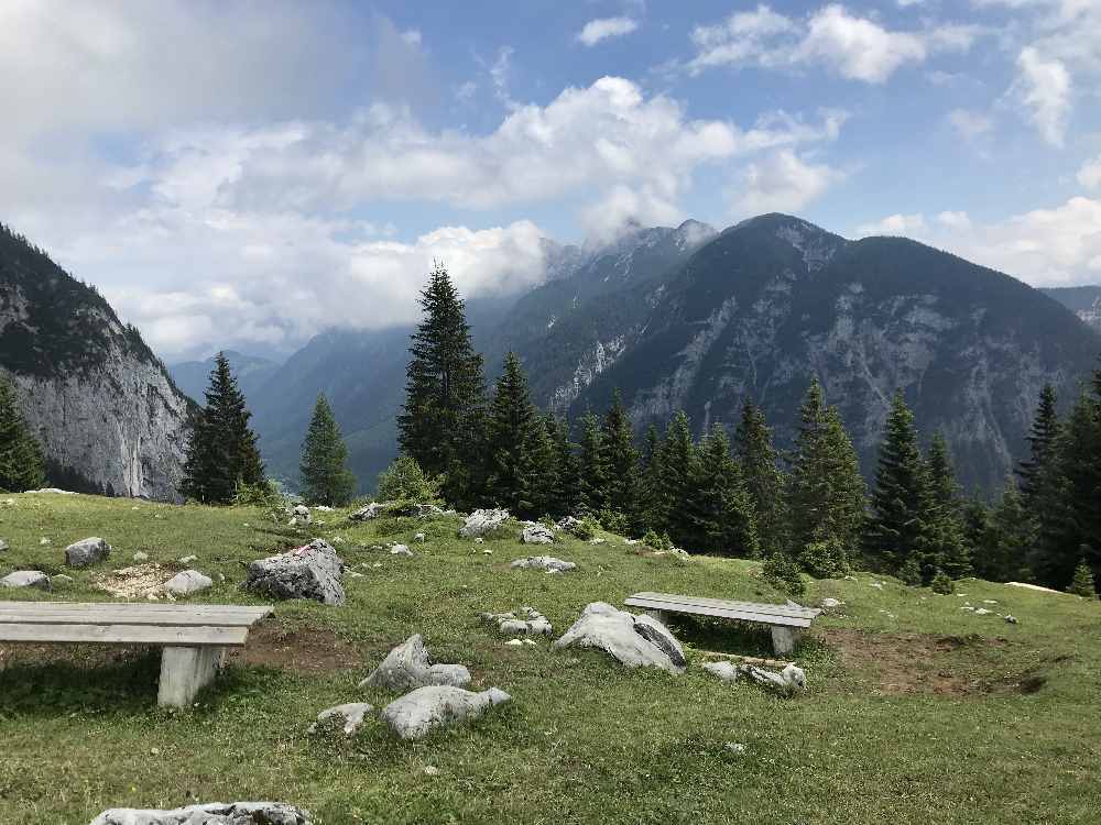 Hüttentour fern der Massen: Oben im Puittal haben wir hinter der Baumgrenze diesen tollen Blick in Richtung Ahrnspitze 