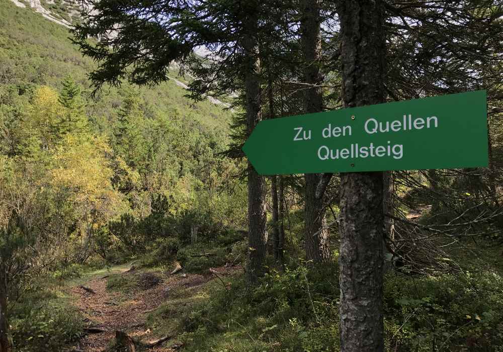 Isarursprung: Hier geht es auf den Quellsteig zu den beiden beschilderten Isarquellen