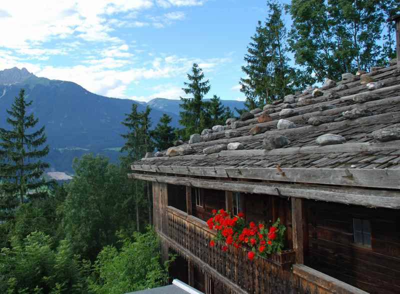  Das Rablhaus Weerberg ist ein echtes und originelles Heimatmuseum, mit Blick auf das Karwendel in Tirol 