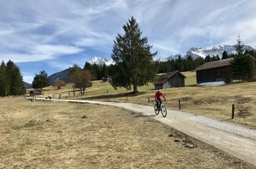 Umweltfreundliche Anreise zum Geroldsee: Mit dem Fahrrad über die schönen Fahrradwege in der Alpenwelt Karwendel