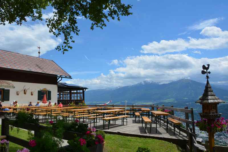 Der Alpengasthof Rauschbrunnen oberhalb von Innsbruck im Karwendel