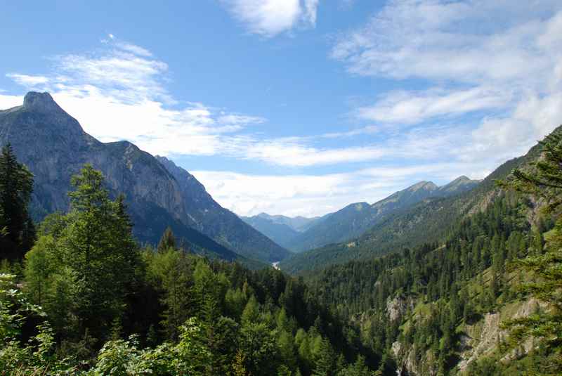 Der Blick über das Rißtal im Karwendel, beim Biken auf das Plumsjoch