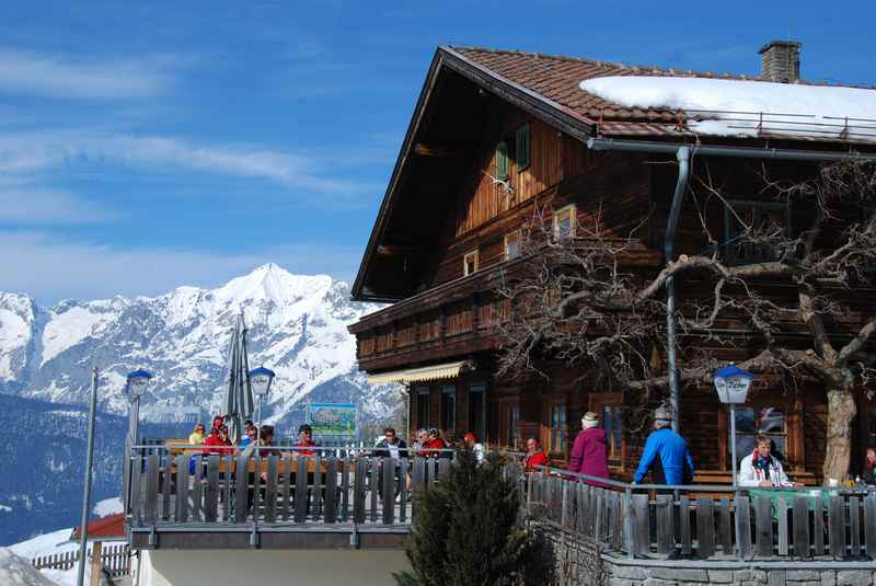 An der Rodelbahn in Weerberg konnte man früher im Gasthof Hausstatt einkehren. Ab sofort geht das unterhalb im Hüttegg.