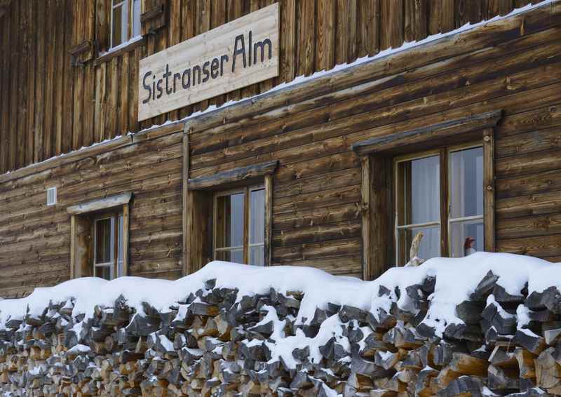 Oben angekommen em Ende der Rodelbahn Sistranser Alm oberhalb von Innsbruck