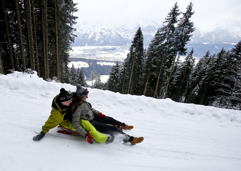 Rodeln Hall in Tirol - die Rodelbahn in den Tuxer Alpen hinunter ins Inntal, Bild: Hall-wattens.at