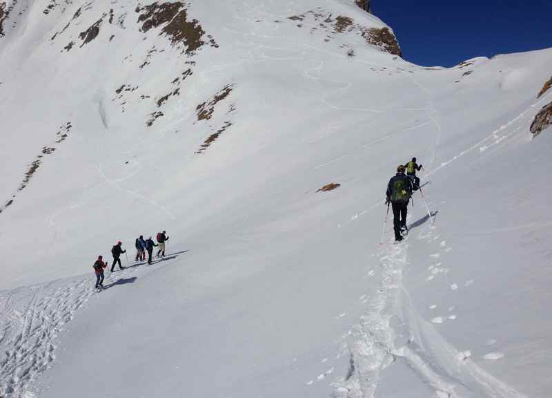 Im Rofan triftt man beim schneeschuhwandern auch Skitourengeher oberhalb des Achensee