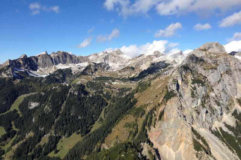 Bei der Ebner Joch Wanderung öffnet sich auch der Blick ins Rofangebirge