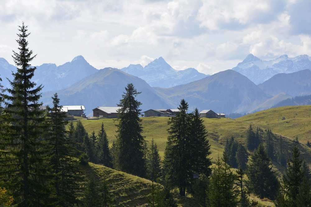 Wenn man aus dem Wald herauskommt, ist das der schöne Blick auf die Rotwandhütte