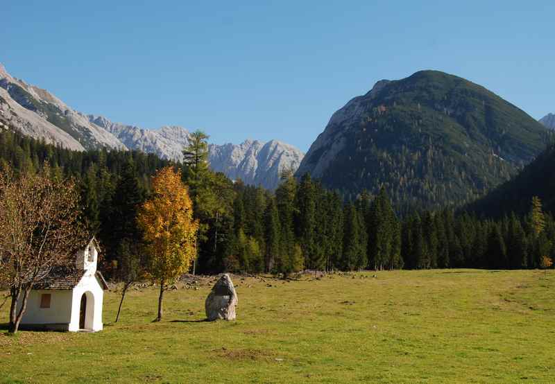 Die Kapelle bei der Möslalm im Karwendelgebirge, Tirol 