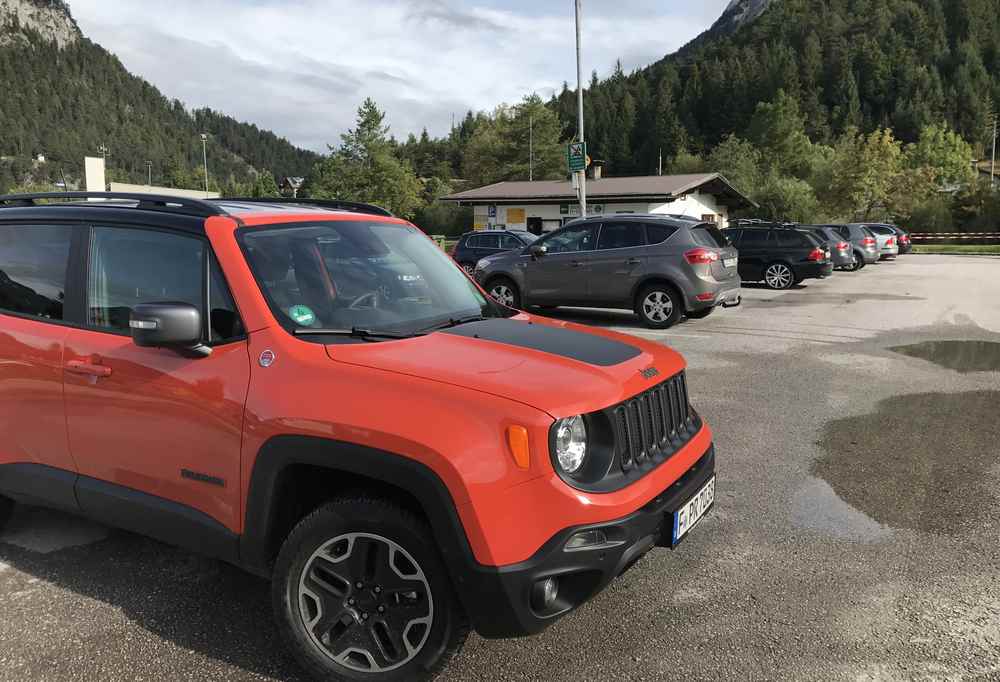 Am Eingang in die Karwendeltäler ist der große Parkplatz in der Länd - wo ich den Jeep parke, waren früher die Flößer beschäftigt