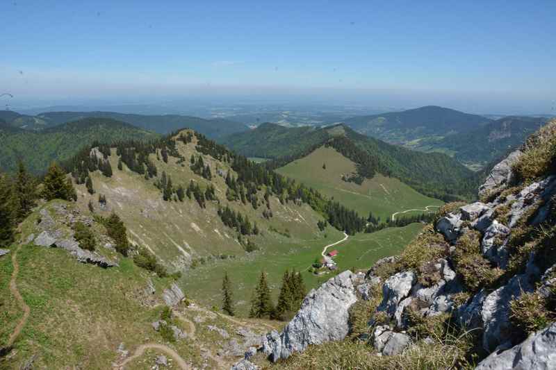 Das ist das Bodenschneidhaus, auf dem Wanderweg von Schliersee zum Gipfel