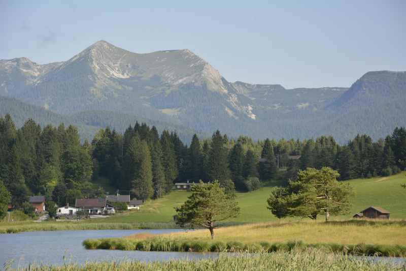  Der Schmalensee liegt zwischen Krün und Mittenwald und lockt mit diesem Bergblick