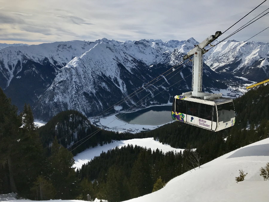 Die Rofanseilbahn bringt dich in den Schnee - zum Skifahren, winterwandern oder einfach nur den Genuß der Winterlandschaft