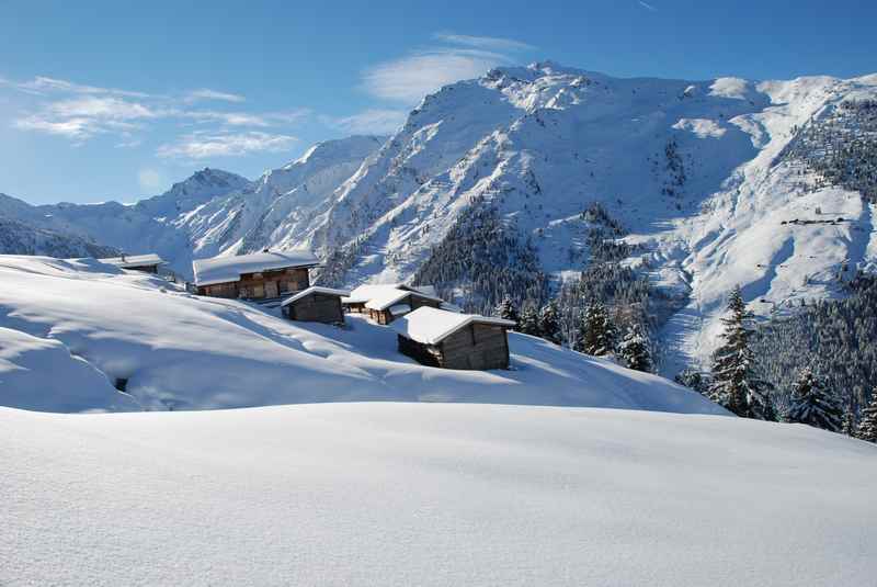 Wohin zum Schneeschuhwandern in Schwaz? - schön verschneite Almdörfer bei der Weidener Hütte in den Tuxer Alpen