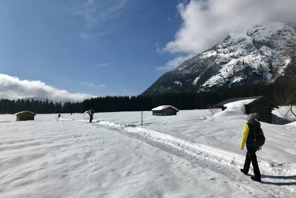 Winterweitwandern Seefeld: Der Wanderweg ist schmäler, aber gut präpariert - die Aussicht wunderbar!