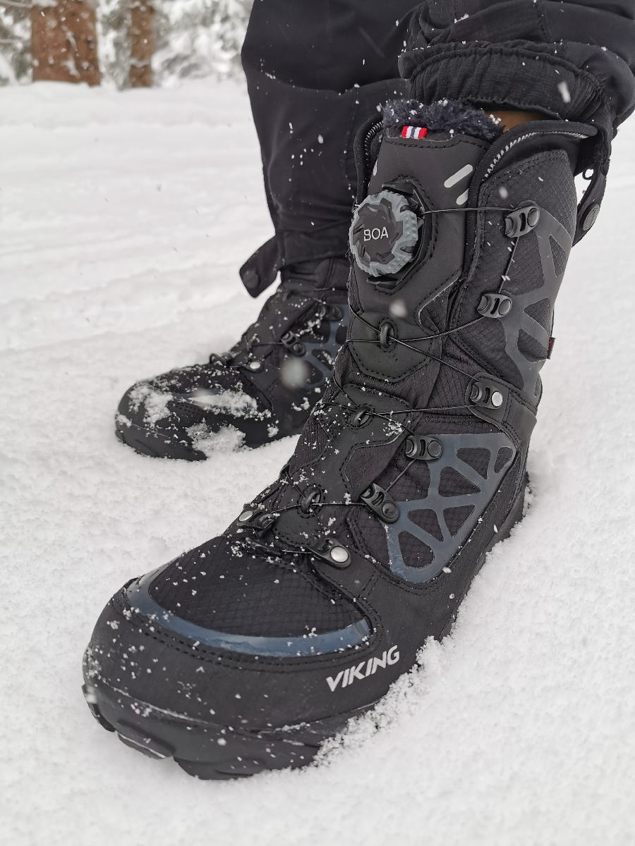 Das sind gute Schuhe für Schnee zum Schneeschuhwandern, Winterwandern, Rodeln - wir nehmen die Viking Constrictor III seit Jahren 