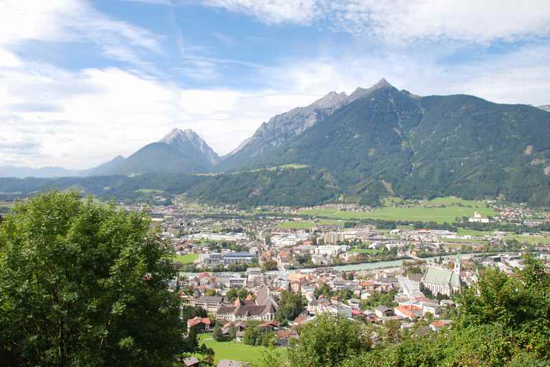 Die leichte Höhenwanderung mit Blick auf Schwaz und das Karwendel
