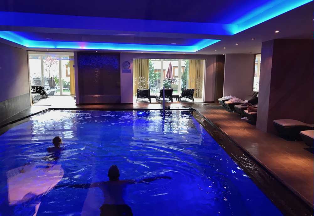 Hotel St. Georg zum See: Das ist das stimmungsvolle Schwimmbad im Wellnesshotel