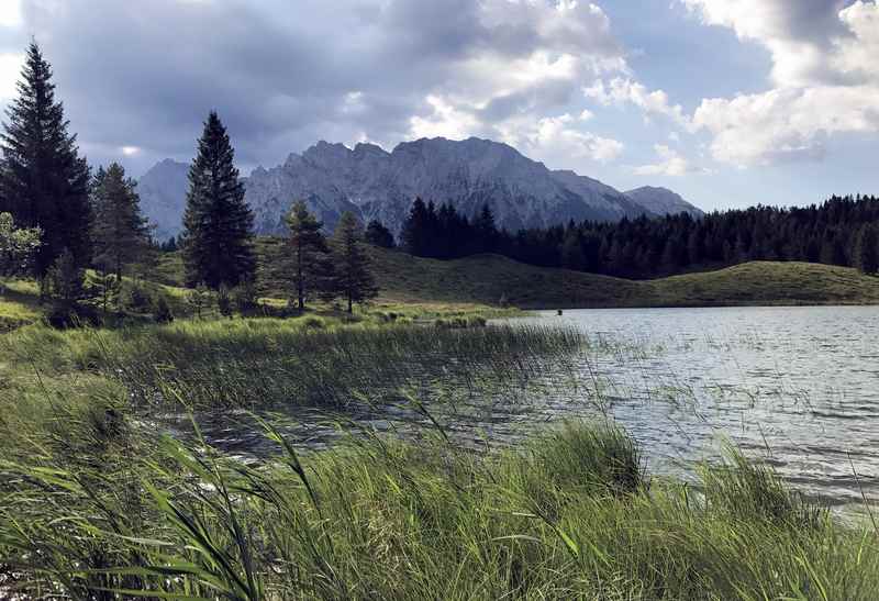 Ich mag auch die vielen Bergseen in Mittenwald, kurze Spaziergänge zum und rund einen See - hier der einmalige Wildensee 