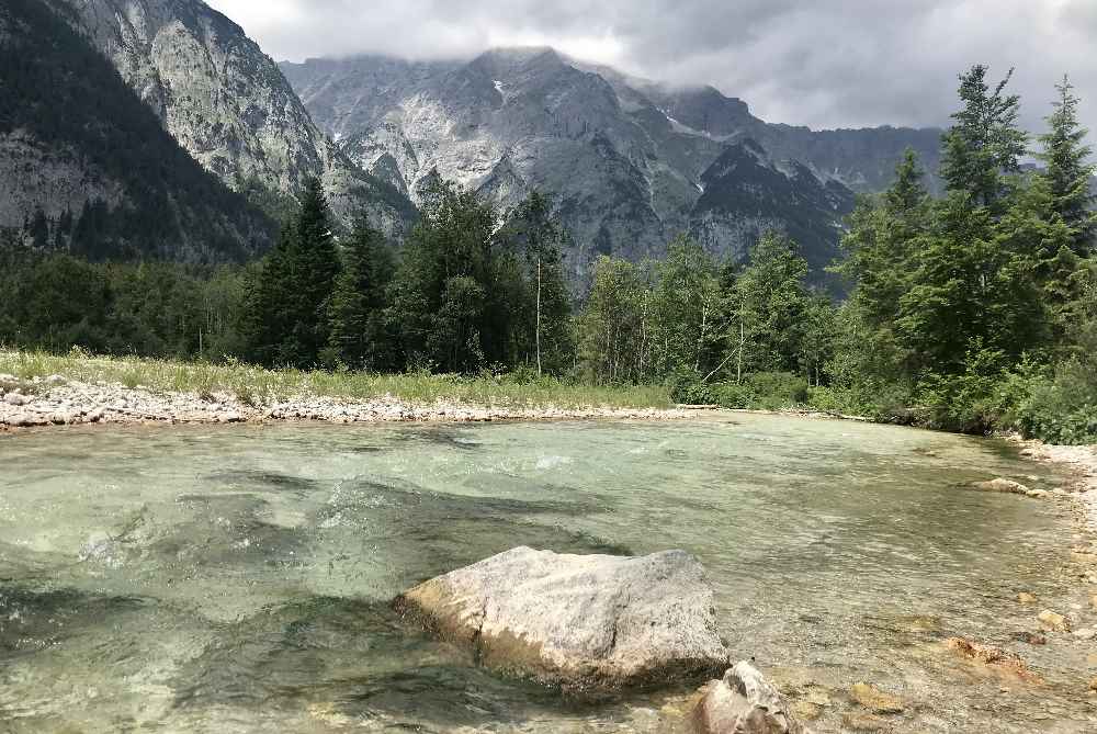 Leicht und toll e-biken in Seefeld: An der Leutascher Ache - mit Einkehr bei Poli´s Hütte