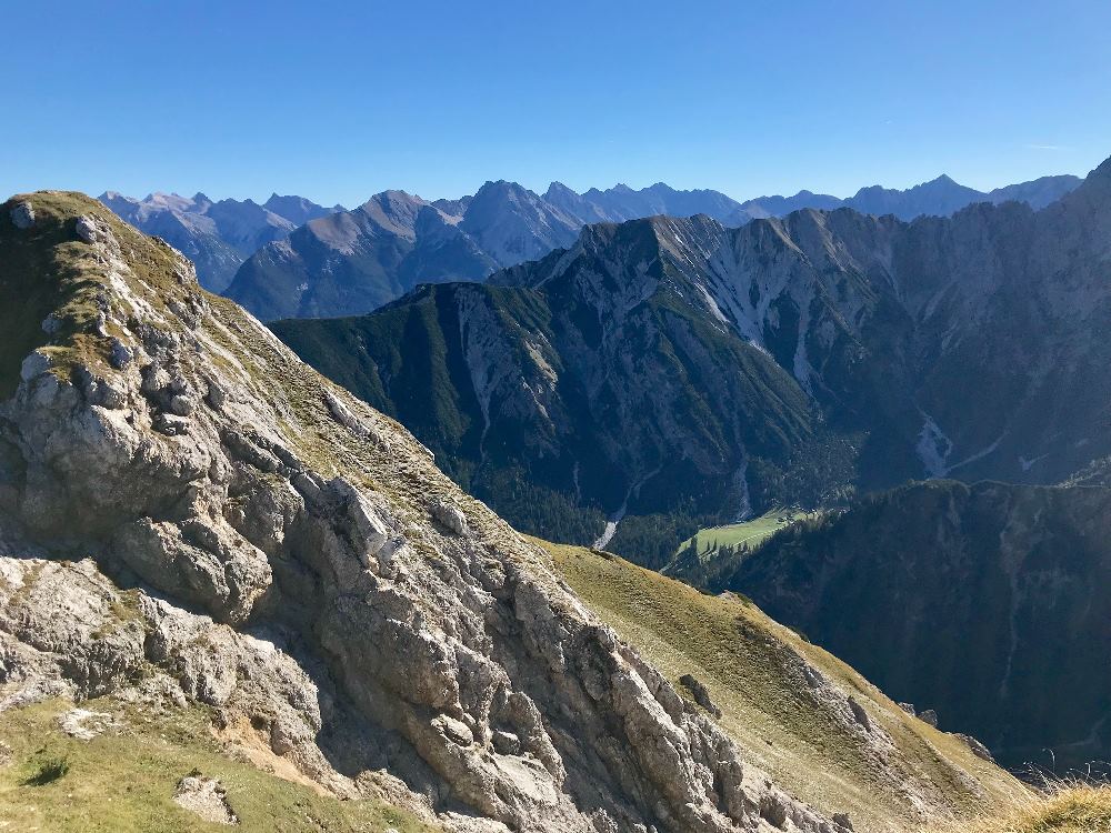 Seefeld Herbst wandern mit Aussicht - das kanst du auf der Rosshütte im Karwendel!