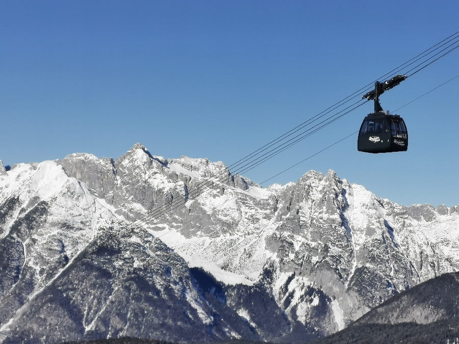 Modernes Skigebiet Karwendel: mit der neuen Gondel ins Skigebiet Rosshütte