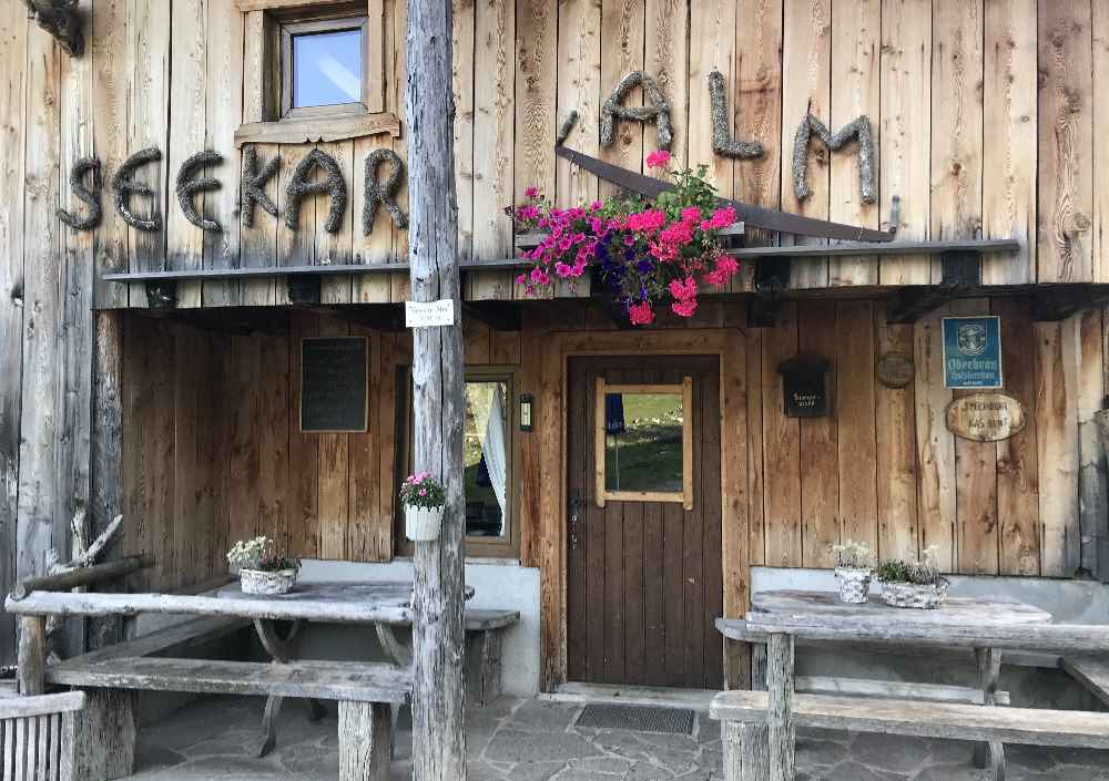 Das ist die Seekaralm zum Einkehren nach der Wanderung in Achenkirch