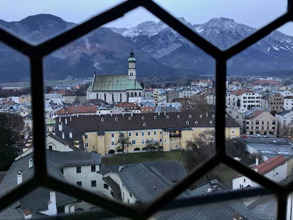 Besuch mal die größte Altstadt in Tirol - direkt am Karwendel!